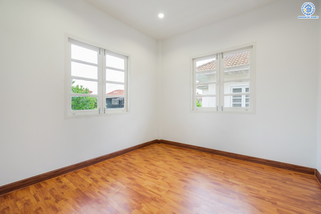 บ้านมือสองตกแต่งใหม่ ม.ลลิลอินเดอะพาร์ค บางใหญ่ พร้อมอยู่ตอบโจทย์ทุกฟังก์ชัน เนื้อที่ 50 ตร.ว. ฟังก์ชัน 3 ห้องนอน 2 ห้องน้ำ 1 ที่จอดรถ บนทำเลเดินทางสะดวก ใกล้เซ็นทรัลเวสต์เกต ทางด่วน "กาญจนาภิเษก และเพียง 5 นาทีถึงรถไฟฟ้าสายสีม่วง "สถานีตลาดบางใหญ่"